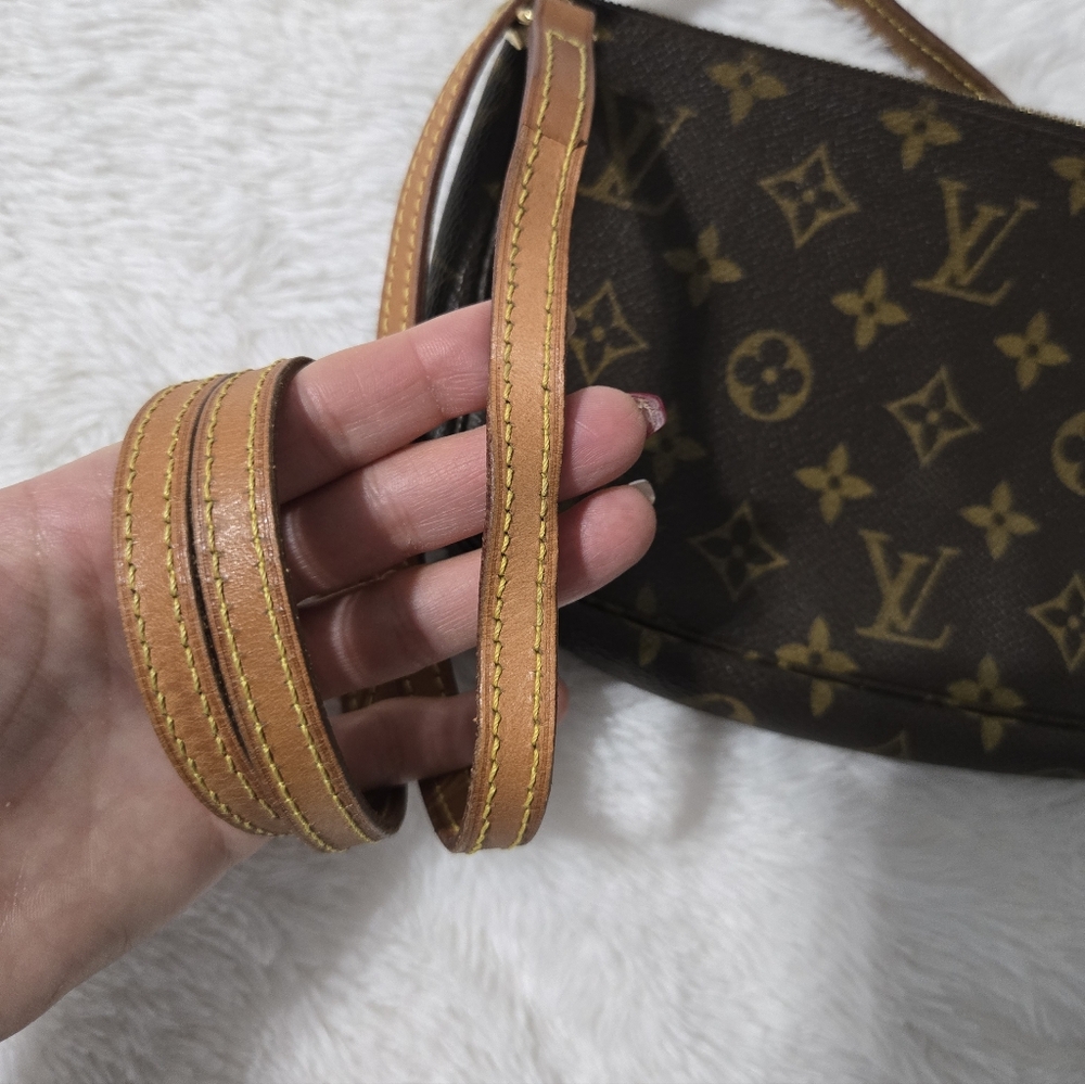 Louis Vuitton Large Pochette With Long Strap! - Picture 5 of 14